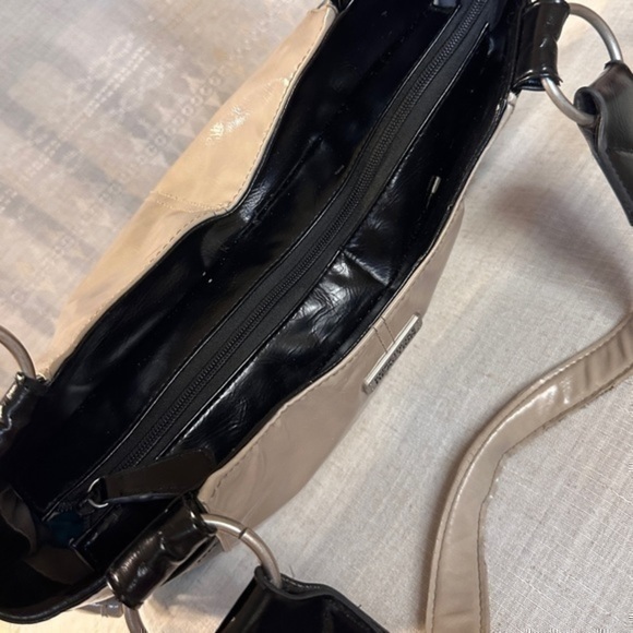 Kenneth Cole Reaction Handbag/ purse. Black. - Picture 9 of 16